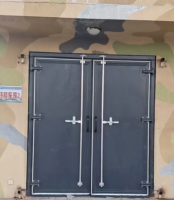 安康工业平开门