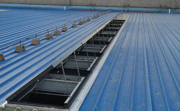 某城市大型商业综合体中庭安康排烟窗工程