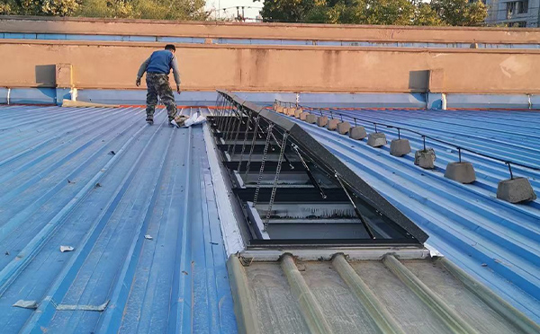 某区域性物流仓储中心安康排烟窗系统安装项目